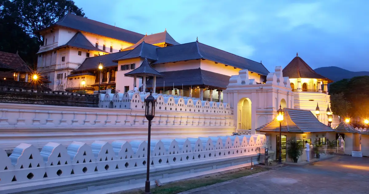 Kandy — Hill capital & temple city